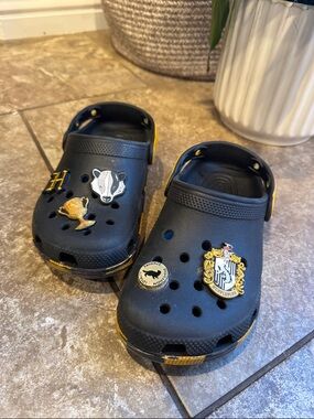 Little Kid Size 3 Harry Potter Crocs Shoes with Hogwarts and Hufflepuff Badges